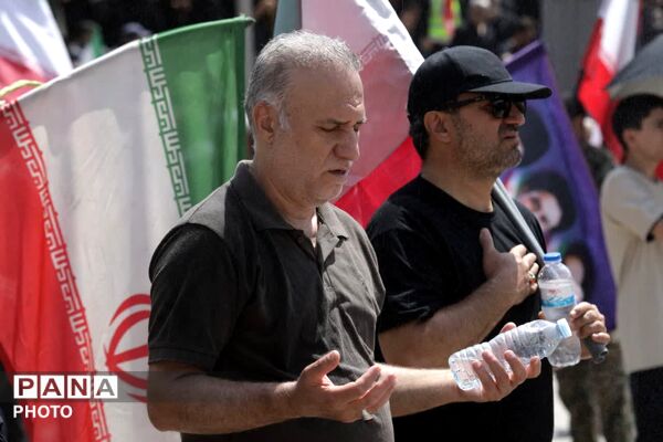 وداع با پیکر مطهر امام شهید در مصلای تهران