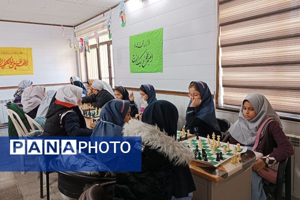 رقابت فکری دانش‌آموزان ورامینی در مسابقات شطرنج کانون هدایت