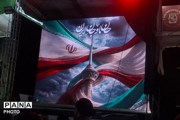 حضور پرشور مردم در تجریش تهران در شب هشتادوسومین اجتماعات‌ مردمی