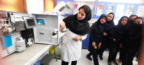 بازدید دانش‌آموزان مدرسه حضرت فاطمه(س) از شهرداری و مرکز سلامت کدکن