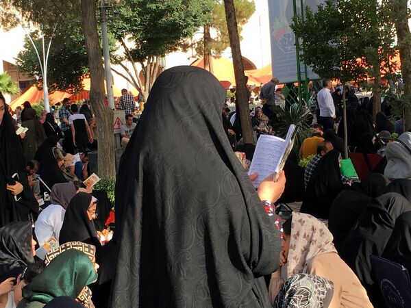 برپایی مراسم دعای عرفه در گلستان شهدای اصفهان