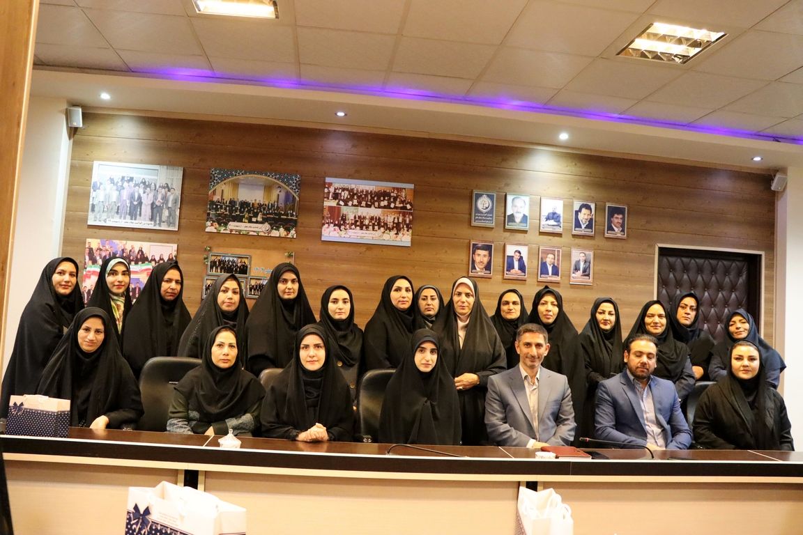 تجلیل از فعالان حوزه بانوان و خانواده در ناحیه یک بهارستان