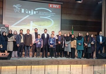 رونمایی پوستر جشنواره جهانی فیلم فجر در جوار آرامگاه شیخ اجل سعدی شیراز
