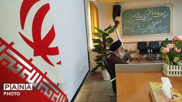 جلسه گفتمان دینی در دبیرستان نمونه وکیلی ۱۰