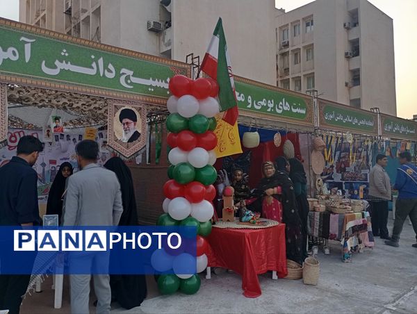 دهه فجر یادآور همبستگی و اتحاد مردم است