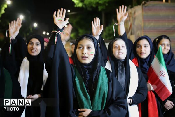 خروش شبانه «ناحیه ۵» در قلب غرفه؛ میعادگاهِ مقاومت و استکبارستیزی