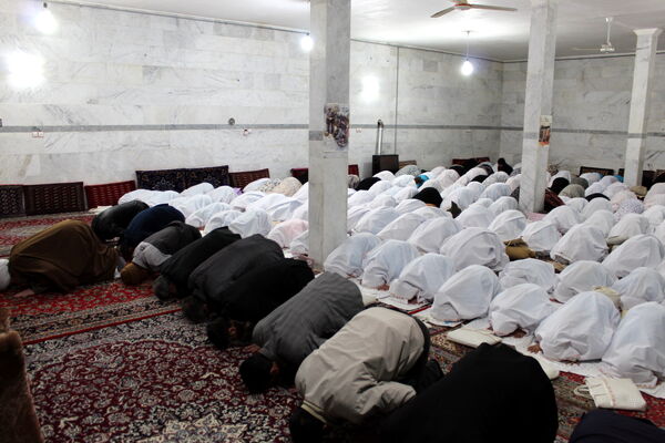 جشن روزه اولی‌ها در دبستان شهید فخرانی شهر درق