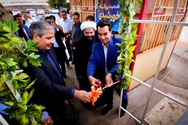 مراسم افتتاح پنل خورشیدی دبیرستان نمونه آیت‌الله خامنه‌ای