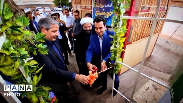 مراسم افتتاح پنل خورشیدی دبیرستان نمونه آیت‌الله خامنه‌ای