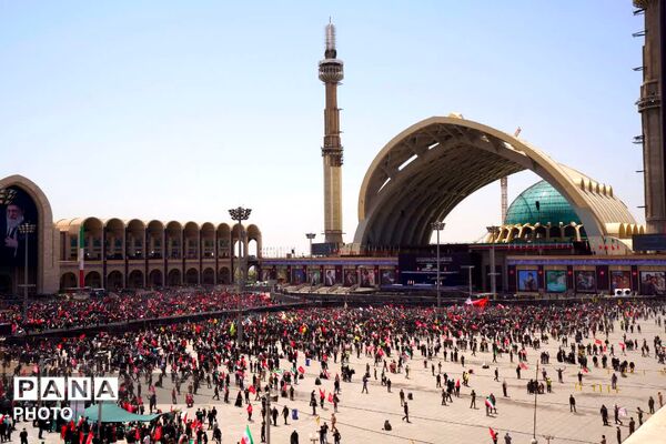 وداع با پیکر مطهر امام شهید در مصلای تهران