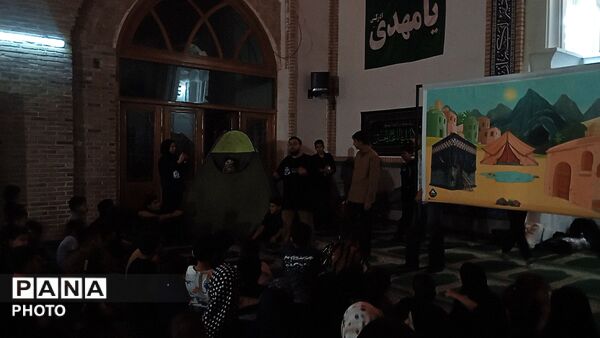غرفه دهه نودی ها در صد و بیست و  چهارمین شب 