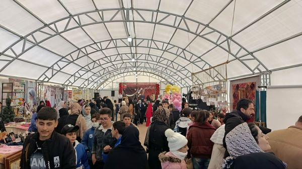 نمایشگاه یلدا در سایه‌سار چنار کهن لاهیجان تبریز گشایش یافت