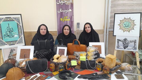 نمایشگاه کارآفرینی در هنرستان مولا متقیان
