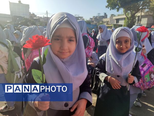 آیین نواختن زنگ مهر، ایثار و شهادت در دبستان شاهد حاج تقی آقا بزرگ ناحیه یک مشهد 