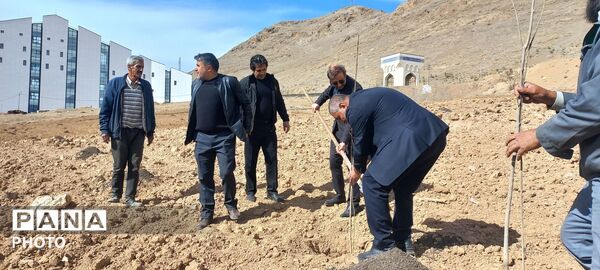 روز درختکاری در شهرکرد 