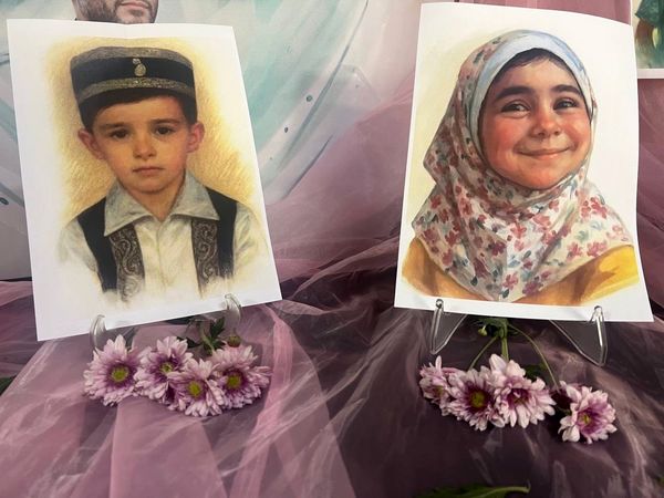 یادبود شهادت دانش‌آموزان شهید جنگ تحمیلی ۱۲ روزه در دبستان المهدی ناحیه 2 کرج 