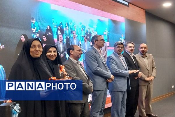 مراسم تقدیر از مشاورین و معاونین پرورشی مدارس ناحیه سه مشهد