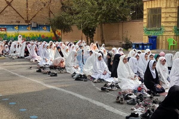 روز معنویت در مدرسه محدثه شاهد ورامین؛ از نماز باران تا زنگ عتبات عالیات