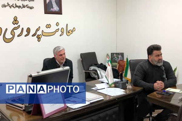 بینایی سنجی کارکنان اداره آموزش و پرورش ناحیه دو شهرری به مناسبت ایام الله دهه فجر 