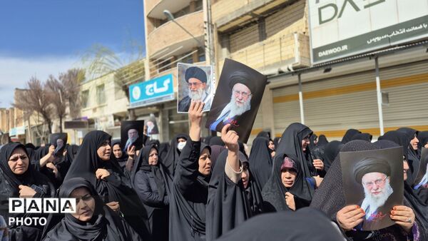 اقامه نماز جمعه و راهپیمایی باشکوه در فارسان 