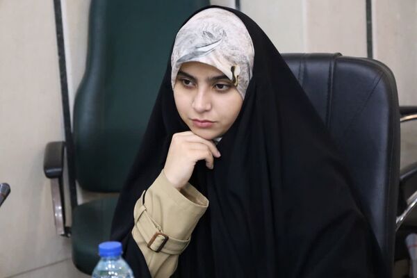 دیدار جمعی از تشکل‌های دانش‌آموزی یزد با مدیرکل آموزش‌ و پرورش