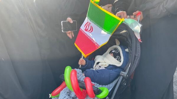 حضور پرشور کودکان در راهپیمایی ۲۲ بهمن