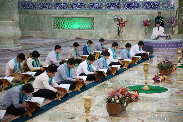 ترتیل خوانی دانش‌آموزان در حرم حضرت معصومه(س)