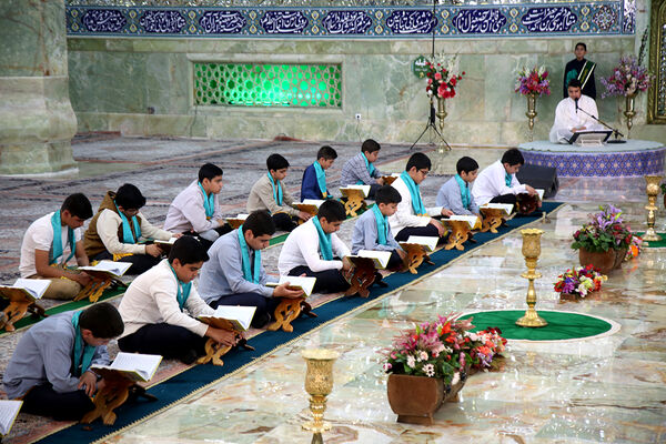 ترتیل خوانی دانش‌آموزان در حرم حضرت معصومه(س)
