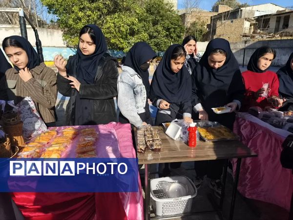 بازارچه کارآفرینی در دبیرستان شاهد ریحانه