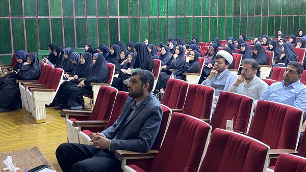اولین کارگاه از سلسله کارگاه‌های دوره توانمندسازی مربیان پرورشی ناحیه 2 یزد
