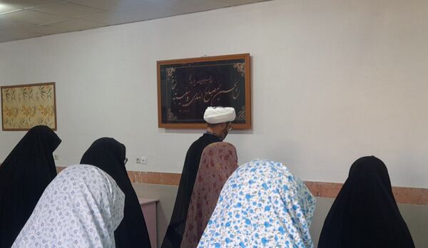 زنگ نماز در دبیرستان حضرت معصومه سلام الله علیها شهرستان خلیل‌آباد نواخته شد