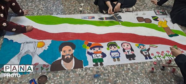  نقاشی همگانی با موضوع «ایرانِ قوی» در دبیرستان اهل‌البیت ناحیه 4 کرج 