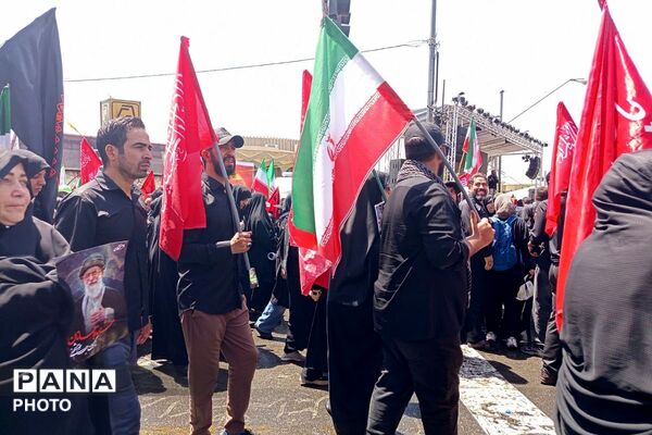  هم صدا با هم در تشییع رهبر شهید