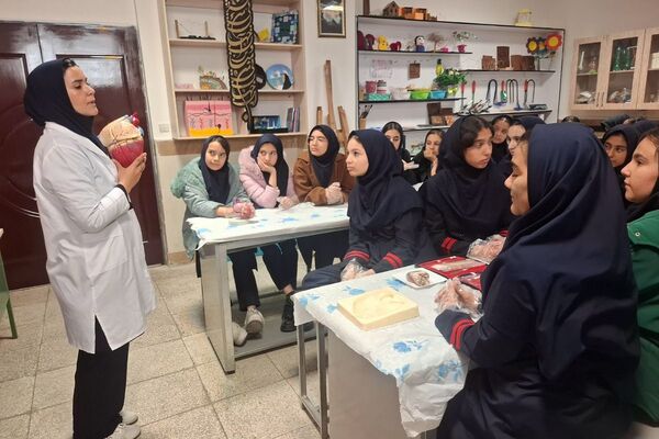 کارگاه تشریح قلب برای دانش آموزان فرزانگان شهرستان ملارد