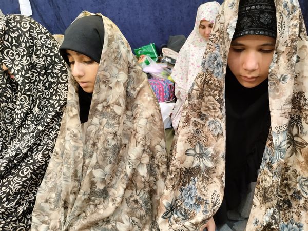 اعتکاف دختران نوجوان در مسجد سیدالشهدا مشهد