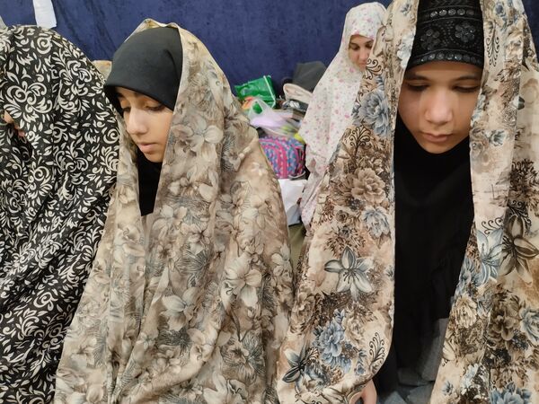اعتکاف دختران نوجوان در مسجد سیدالشهدا مشهد
