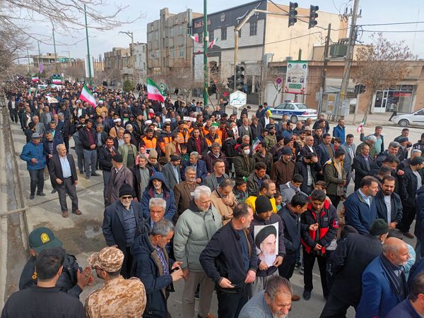 فامنین در جشن پیروزی؛ راهپیمایی پرشور ۲۲ بهمن به نمایش درآمد