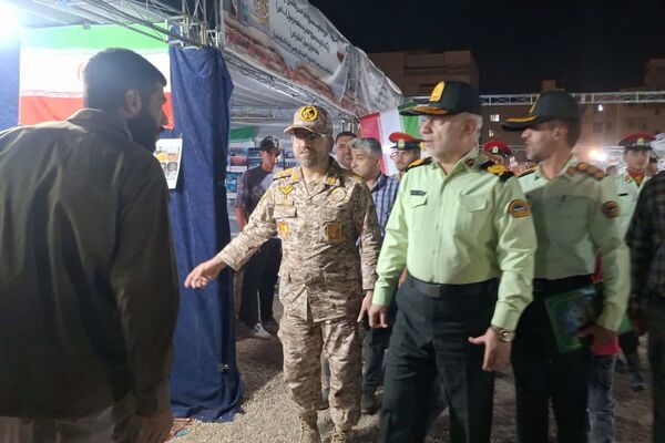 بازدید از نمایشگاه اسوه به‌مناسبت هفته دفاع مقدس در شیراز
