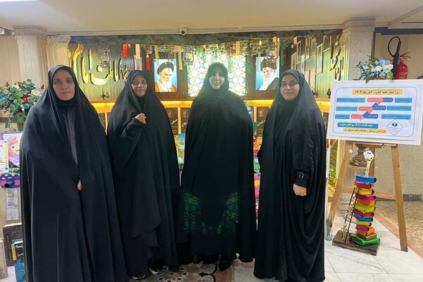نمایشگاه کتاب دانش آموزی در ناحیه دو شهرری 