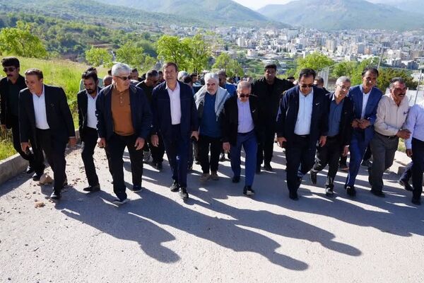 همایش پیاده‌روی فرهنگیان از امامزاده عبدالله تا تپه نورالشهدا یاسوج 