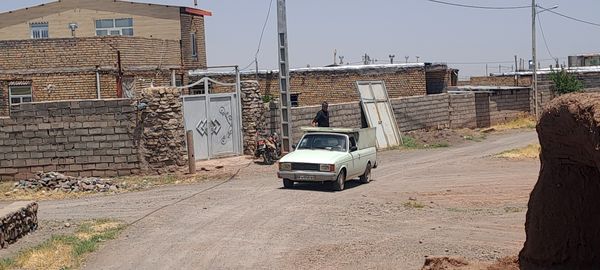 پخش نذری ظهر عاشورا در روستای حسن آباد بلهر 