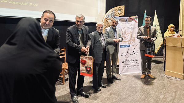 بزرگداشت‌ هفته پیوند و تجلیل از انجمن‌های اولیا و مربیان برتر استان مرکزی در سطح کشور