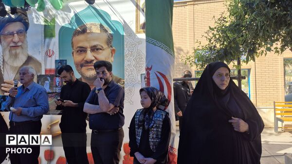 حضور پرشور مردم فارسان در گلزار شهدا؛ تجدید میثاق با آرمان‌های ایثار و شهادت