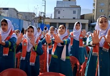 مانور یاوران انقلاب با طعم حضور دوباره دانش آموزان در دبستان شهیدان حجازی گلوگاه  