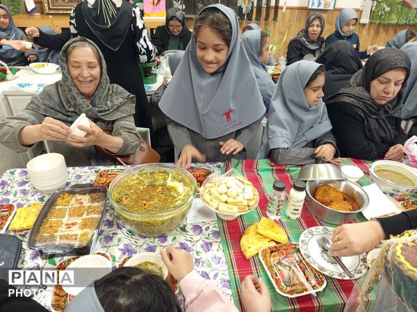 طعم غذای سنتی مادر بزرگ ها ، زیر سقف دبستان مصلی نژادحضرت زینب (س)