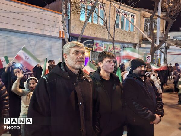 تجمع فرهنگیان و دانش‌آموزان اهری در آستانه چهلم رهبر شهید و شهدای دانش‌آموز میناب
