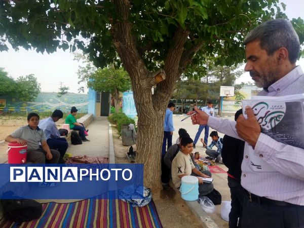 برگزاری جشنواره غذا و بازارچه دانش‌آموزی در دبیرستان نمونه دولتی دانش 