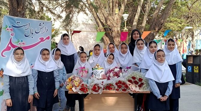 معلمان نور چشم جامعه هستند
