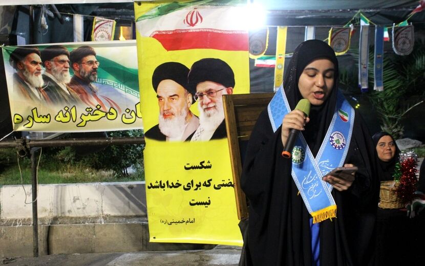 حضور چشمگیر دانش آموزان و فرهنگیان در موکب شهدای دانش آموز ورامین