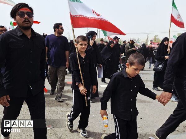 وداع پرشور نوجوانان با آقای شهید ایران 